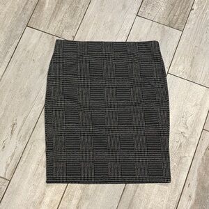[LOFT] Classic Black and Gray Checkered Skirt - Size Medium